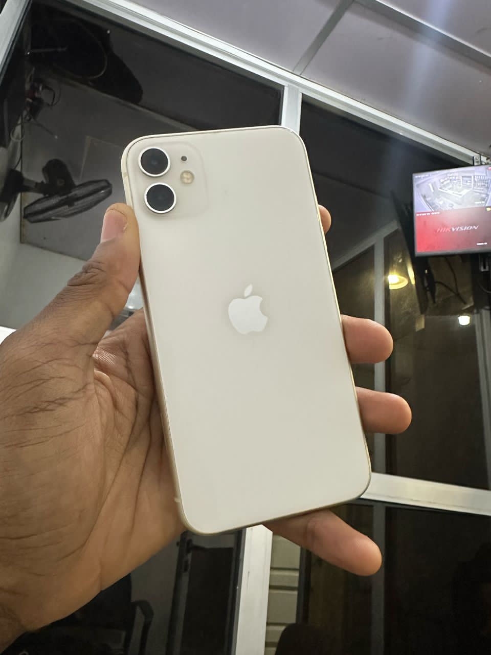 iphone 11 128GB Propre (message écran) ,