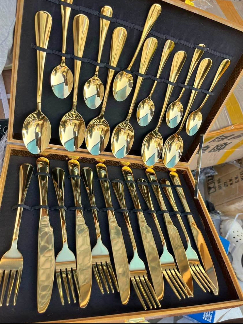 Ensemble couvert en or